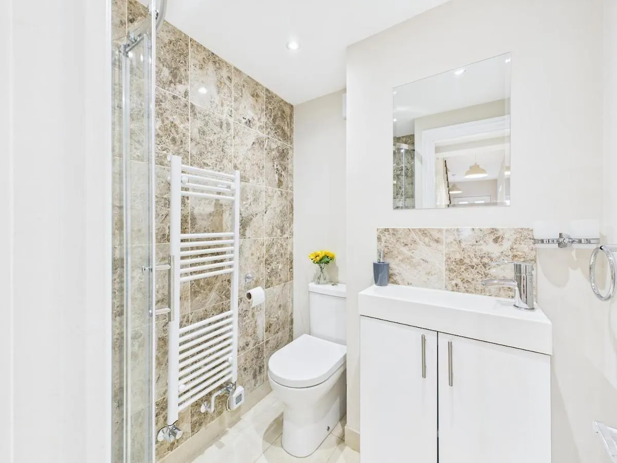 New No 1 Park Street By Signature Stays - 5 Bedroom House Central Cheltenham Holiday home