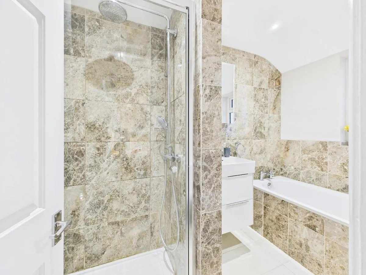 New No 1 Park Street By Signature Stays - 5 Bedroom House Central Cheltenham 0*,  United Kingdom